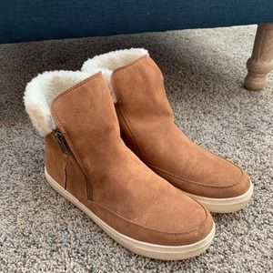 Universal Thread boots